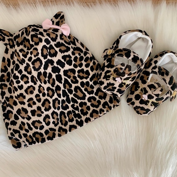 NWOT! Kate Spade ♠️ Baby Hat & Crib Shoe Set 🐆 - Picture 2 of 10